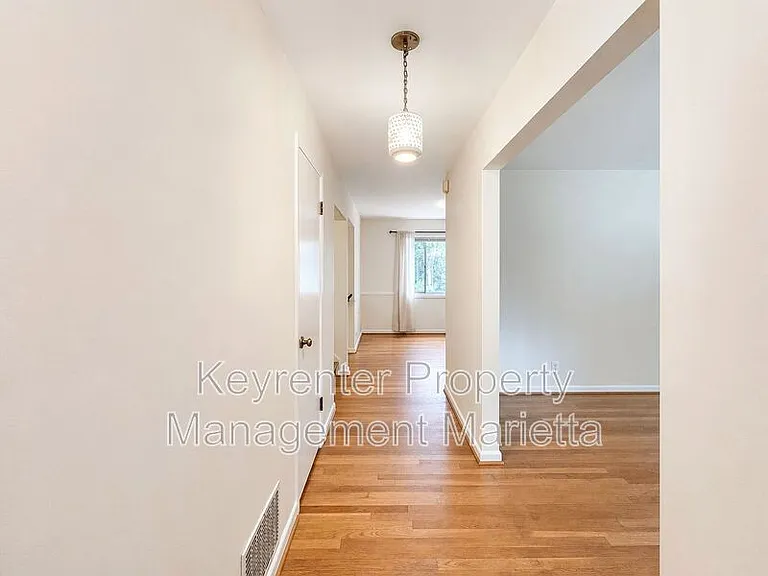 3720 Lake Dr SE — Photo 16