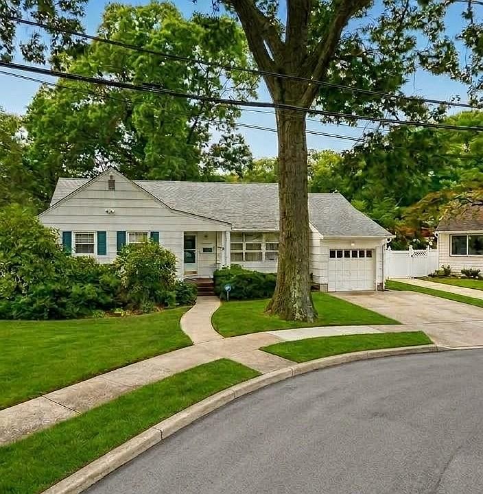 1st image of 75 Royal Drive