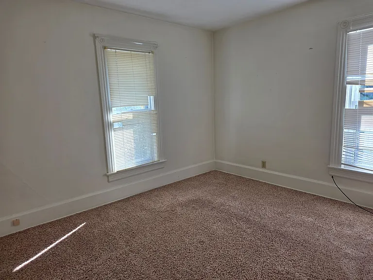 200 E Walnut St — Photo 10