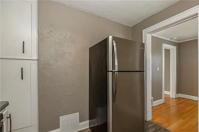 1432 W 48th St #2 — Photo 10