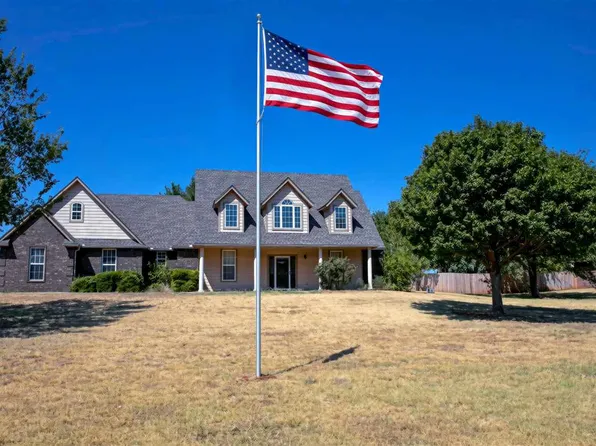 238 NE Road Runner Dr, Fletcher, OK 73541