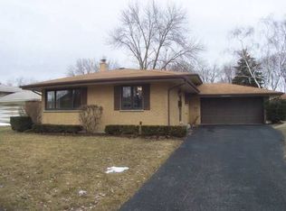 1418 E Small Ln, Mount Prospect, IL 60056