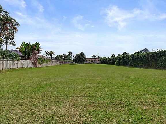 3rd image of 13401 SW 38th St