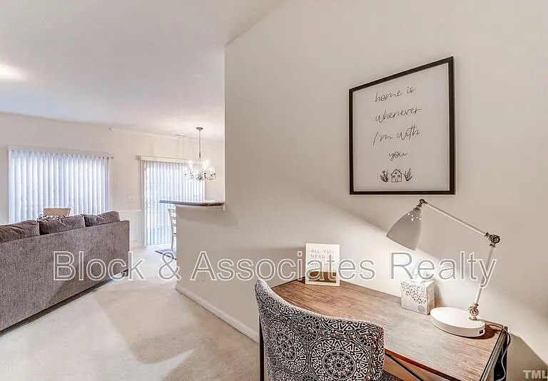 708 Mardonie Reach Ln — Photo 5