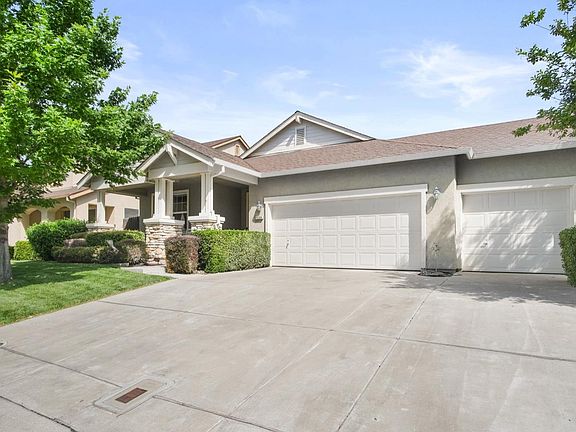 3rd image of 13209 Fountain Dr