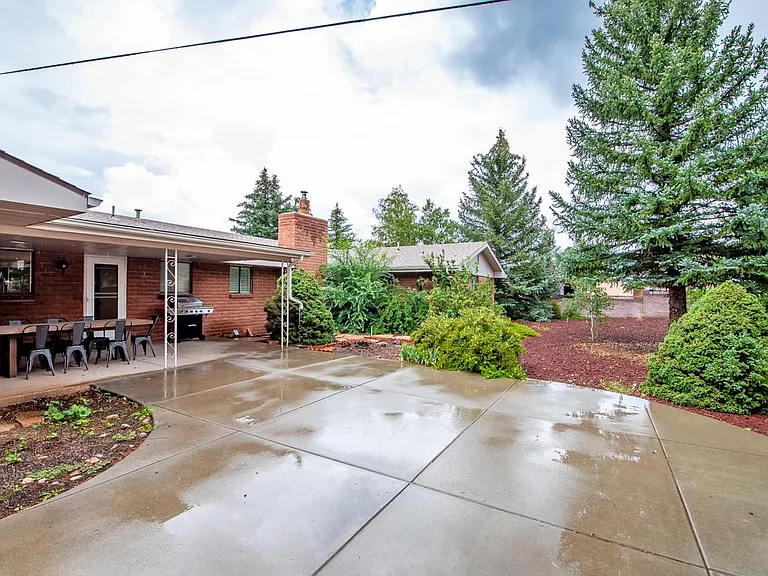 921 W Sherman Ave — Photo 4