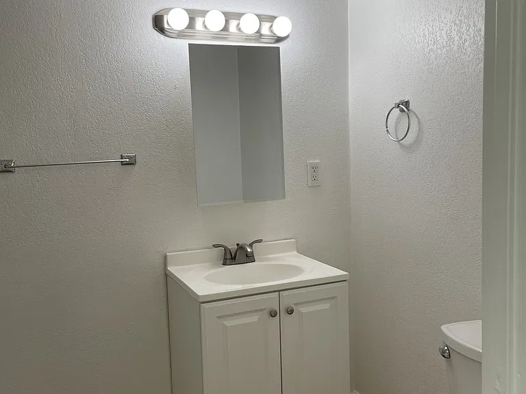 1027 Olive Dr #33 — Photo 3