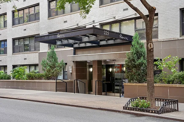 Rented by Greystar | media 11