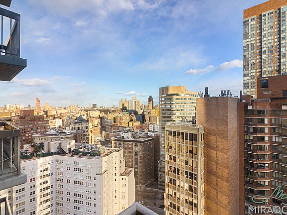 4th image of 145 W 67th St APT 39F