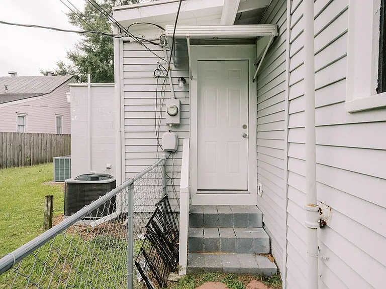 2426 Lincoln St — Photo 18