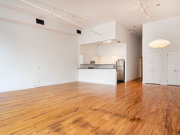 2nd image of 14 Murray St APT 4