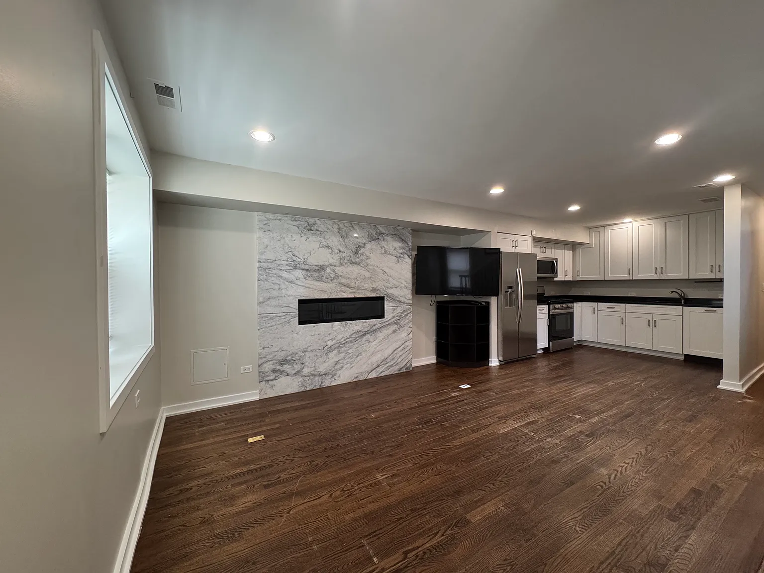 3 bed, 2.5 bath, 1700 sqft, $4,000 — Photo 2