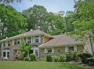 3 Granada Dr, Morris Plains, NJ 07950