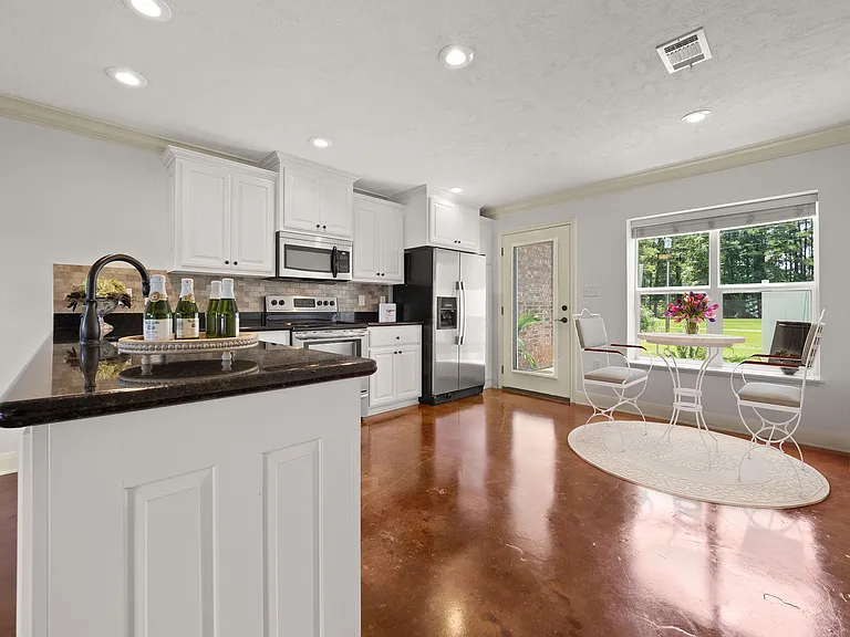 1832 W Hawthorne Rd #1 — Photo 4
