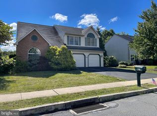 4182 Hill Terrace Dr, Sinking Spring, PA 19608