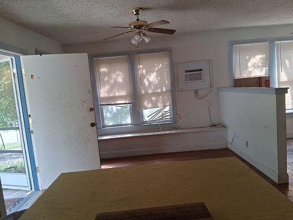 3rd image of 12222 Park Dr #37