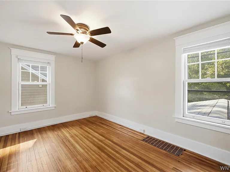 259 California Dr — Photo 18
