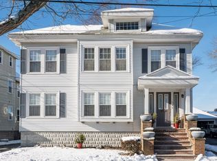 16-18 Pondview Rd, Arlington, MA 02474