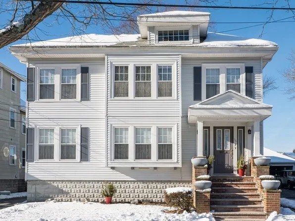 16-18 Pondview Rd, Arlington, MA 02474
