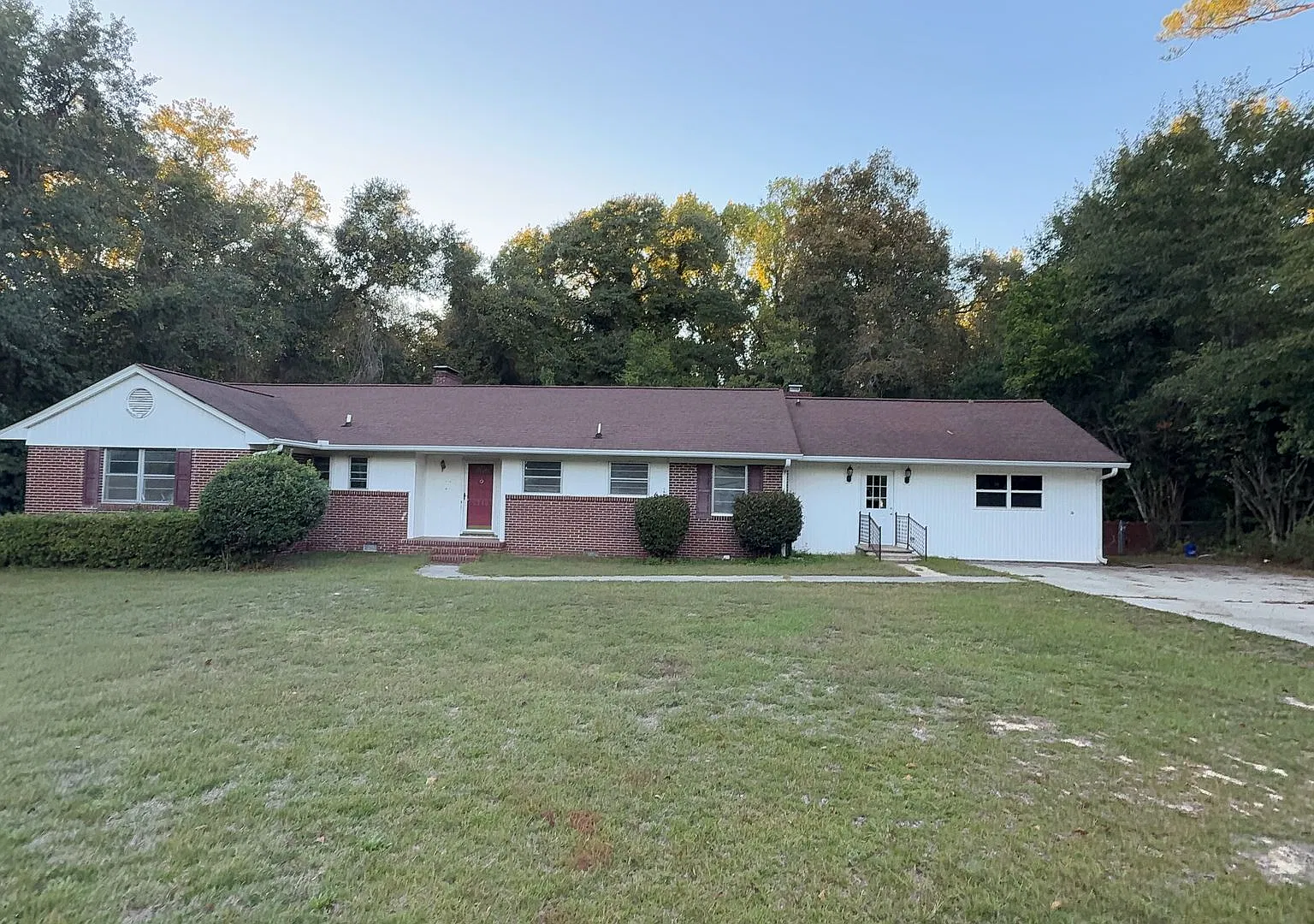 3 bed, 2.5 bath, 2361 sqft, $1,800 — Photo 1