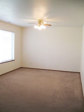 3rd image of 102 Pine St APT 1
