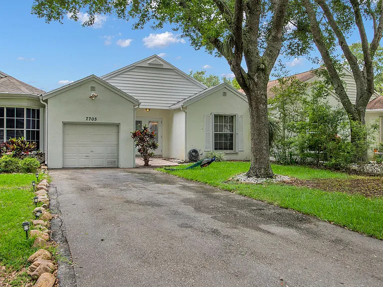 7705 Forest Green Ln — Photo 2