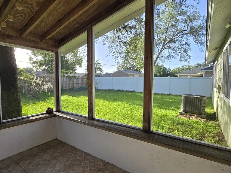 1545 Maxwell Ln — Photo 58