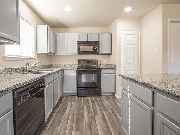 5th image of 1413 Nicholas Dr