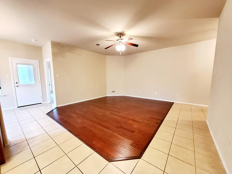 1925 Carol Ln — Photo 3