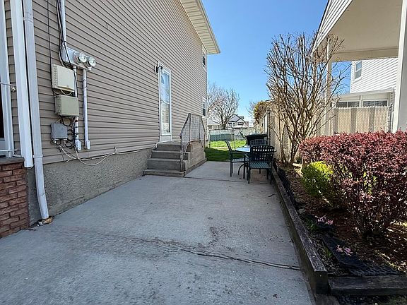 2nd image of 36 Pacific Ave