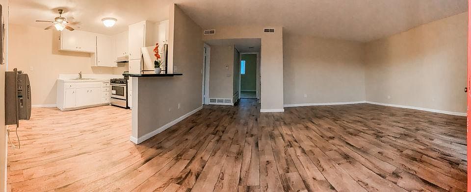 1st image of 8486 Parkway Dr
