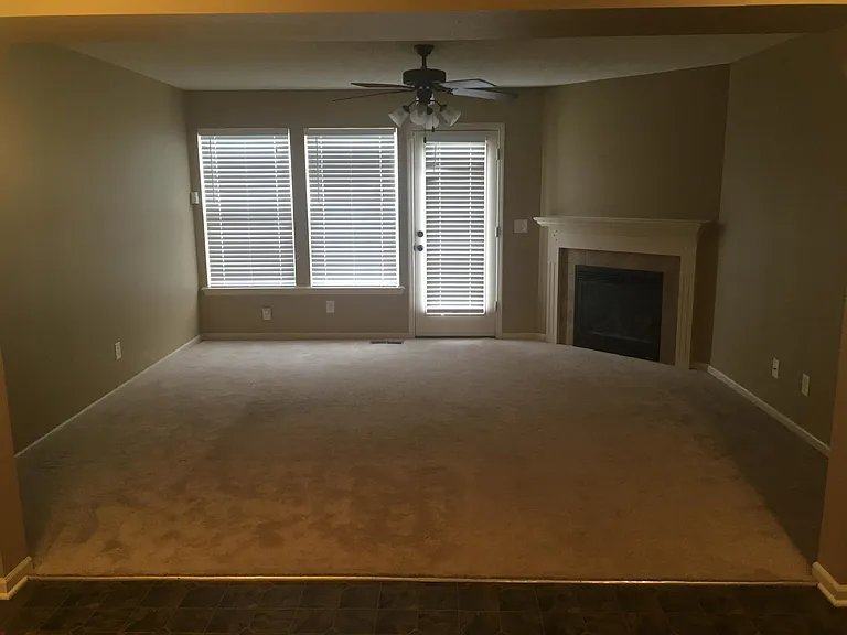 9867 N Lewis Ave — Photo 3