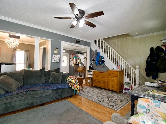 4th image of 35 Thayer Ave
