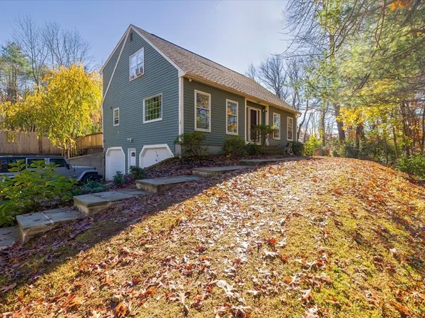1047 Dennison Dr, Southbridge, MA 01550