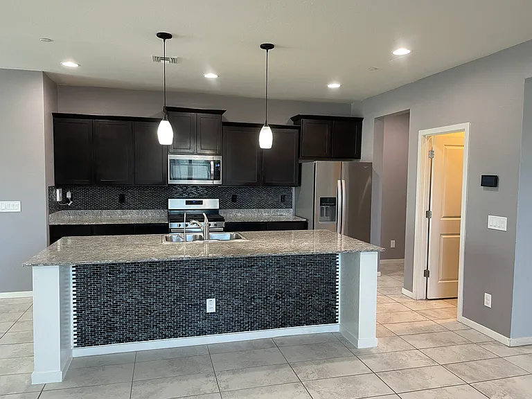 2018 N 213th Dr — Photo 10