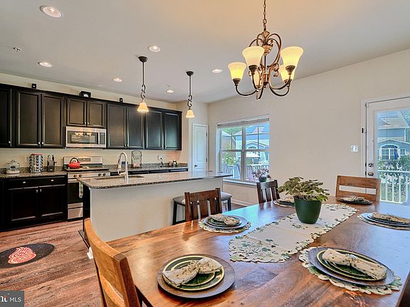 5th image of 1016 Edenberry Way