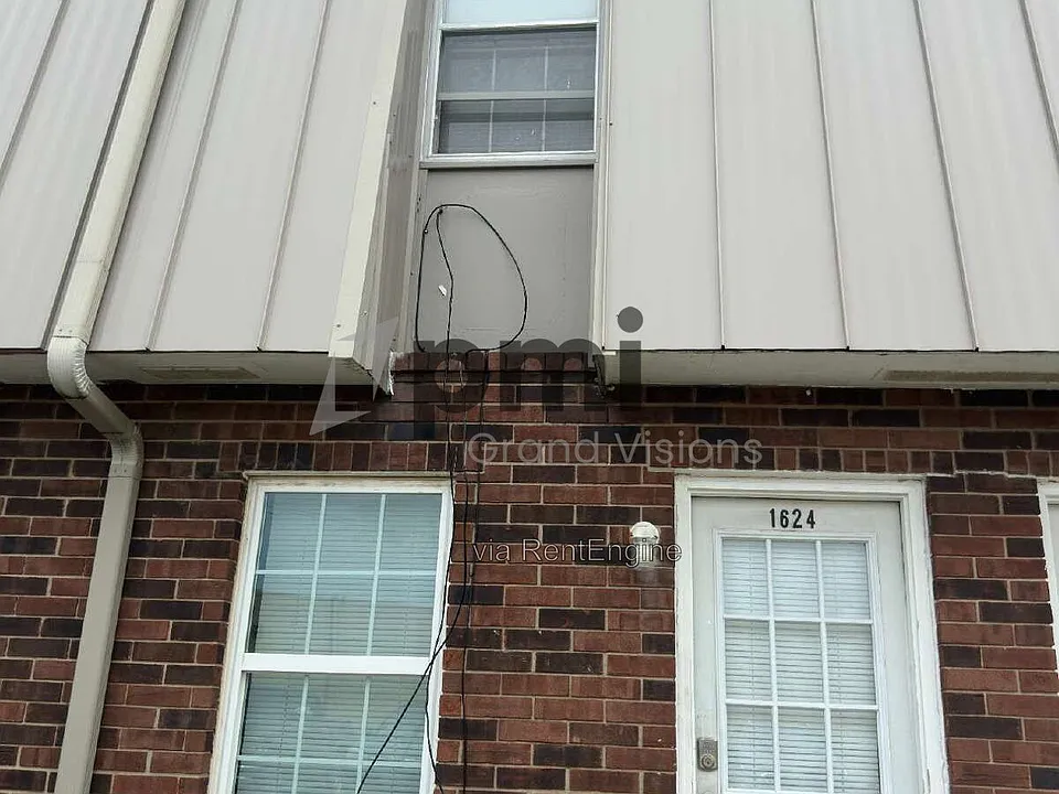 1624 University Dr