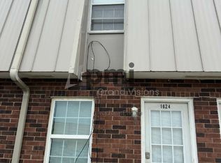 1624 University Dr, Charleston, IL 61920