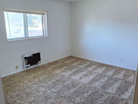 3rd image of 350 Moonlite Dr
