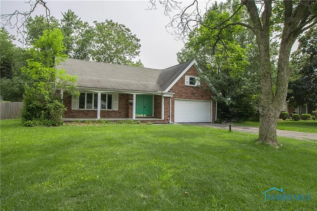 2229 Midlawn Dr photo 1
