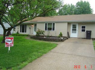 5230 Englewood Dr, Godfrey, IL 62035