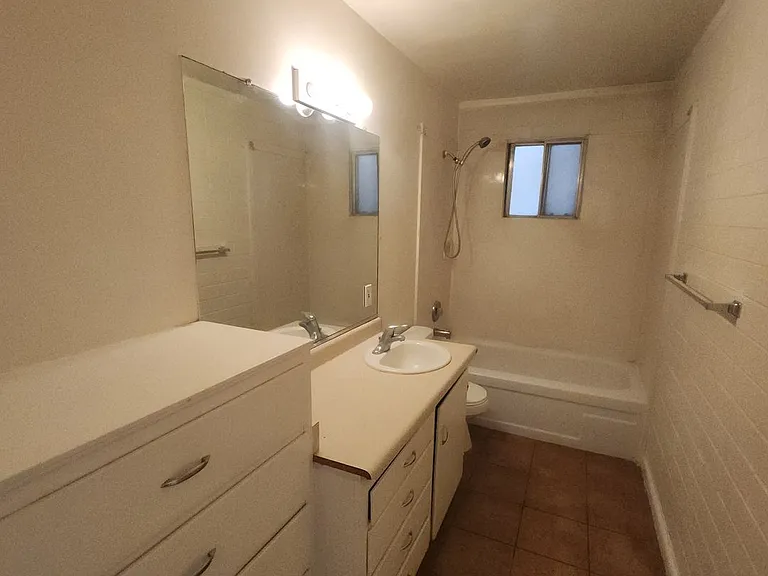 Hackwell Apartments — Photo 8