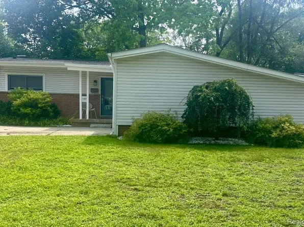 1085 Brooklawn Dr, Troy, MI 48084