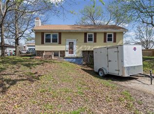 1405 S Vine St, Holden, MO 64040