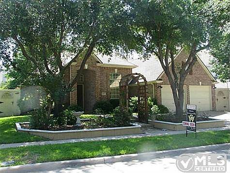 1st image of 2800 Lakehollow Ln