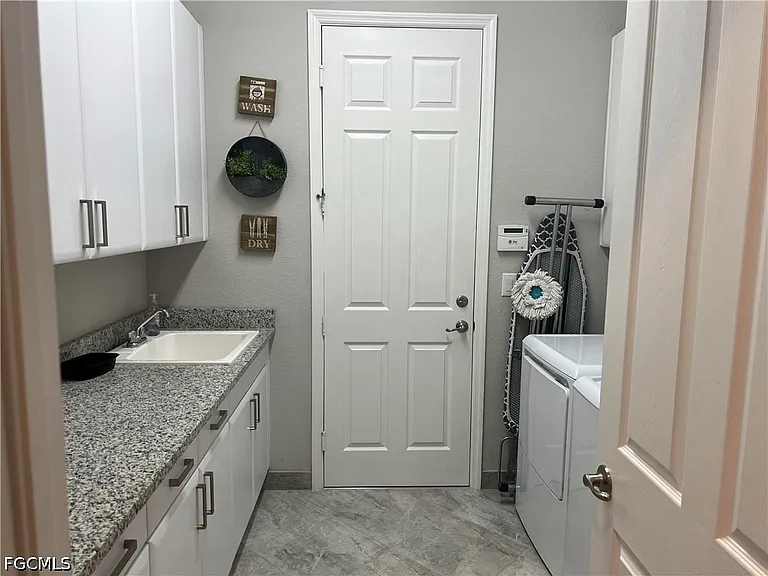 11624 Stonecreek Cir — Photo 5