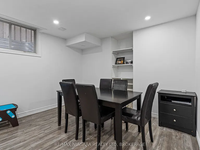 8511 Jennifer Cres — Photo 28
