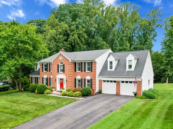 11556 Holly Briar Ln, Great Falls, VA 22066