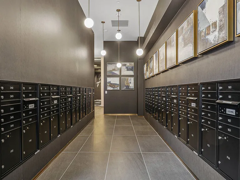 Deco Mail Center