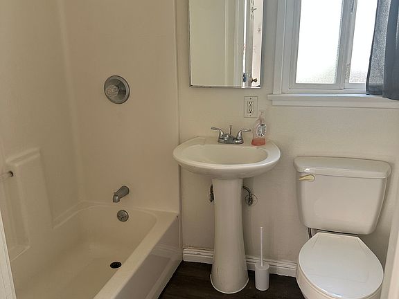 4th image of 314 S Pine St #1/2